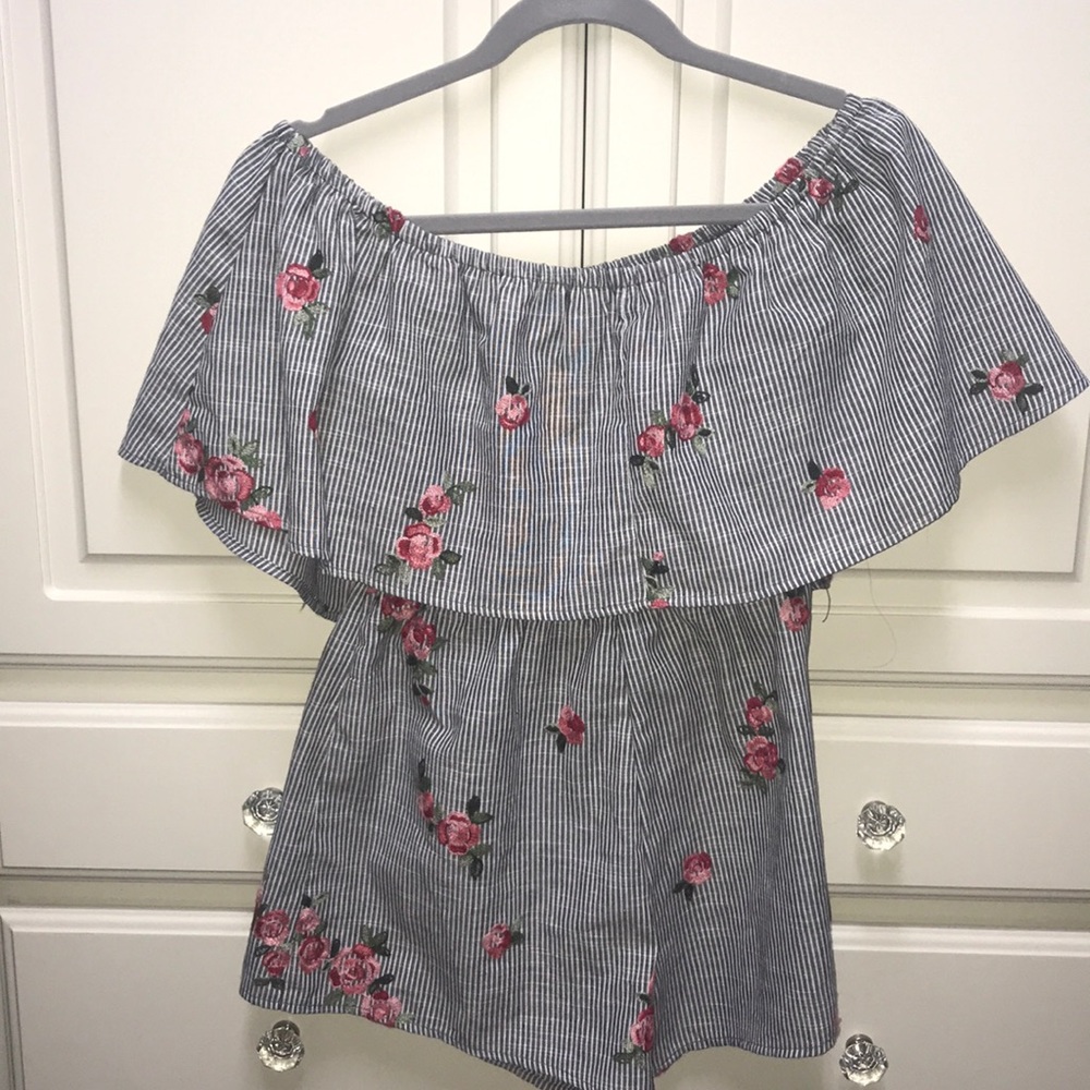 Runway 7 Floral Print/stripe romper🌹